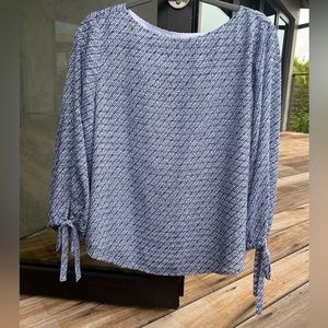 LIKE NEW Banana Republic Pleated Blouse Top. Blue Multi. Large Petite.